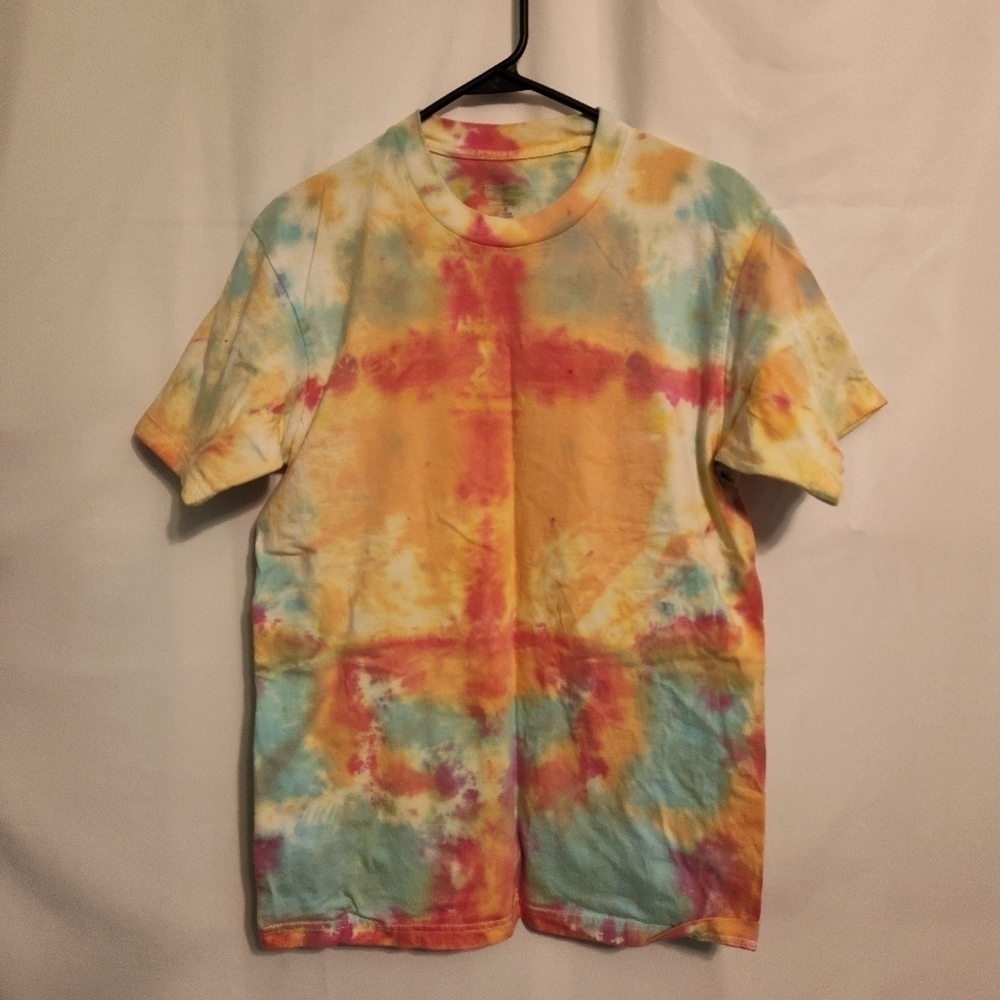 Unisex tie dye by ME (Resellingallday) size medium